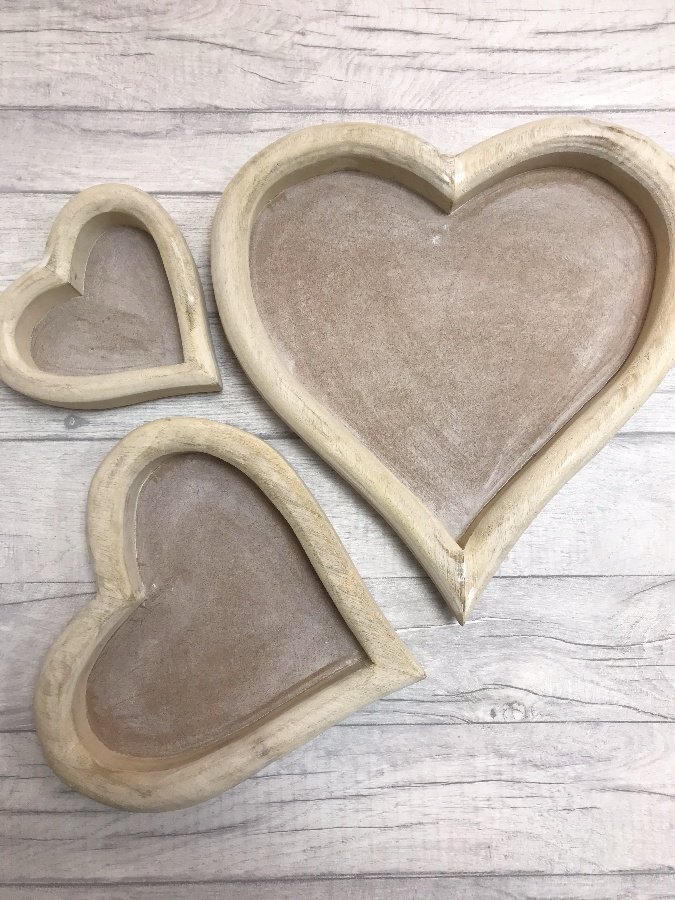 KI5870 / Set of Distressed Wood Heart Trays 19516 Interior Decor