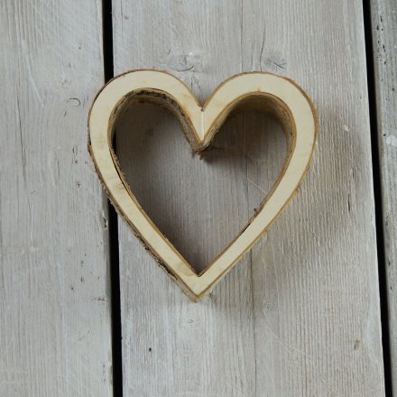 A chunky 3D heart decoration with birch detailing. Perfect for a cosy woodland look.