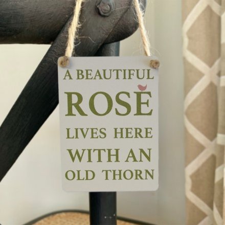 A charming mini metal sign with rustic jute string to hang. A lovely garden gift.