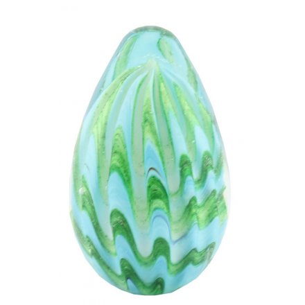 Bring a colourful decorative touch to any home space with this beautifully finished paperweight 