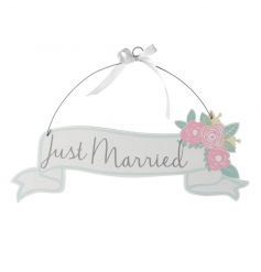 Pretty Just Married wooden sign with floral decoration