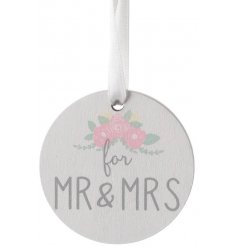 Small wooden sign with Mr and Mrs print