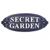 The perfect addition to any treasured garden! Display this iron sign in your garden for a welcome to all visitors.