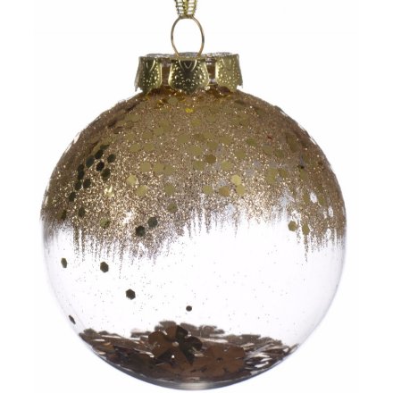  A stylish clear shatterproof bauble topped in a fall effect gold glitter. Filled with free flowing gold flowers for tha