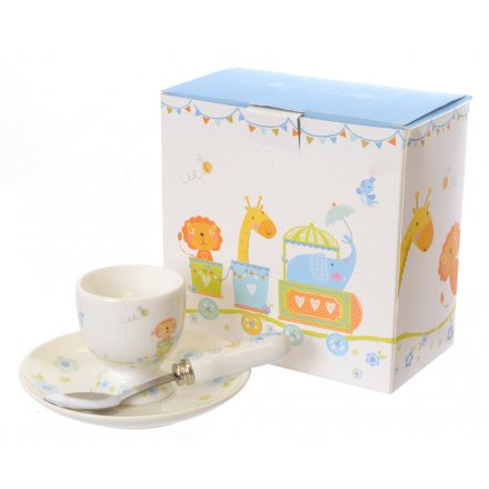 A charming egg cup set with a lovely circus design. A great gift idea for baby boys.
