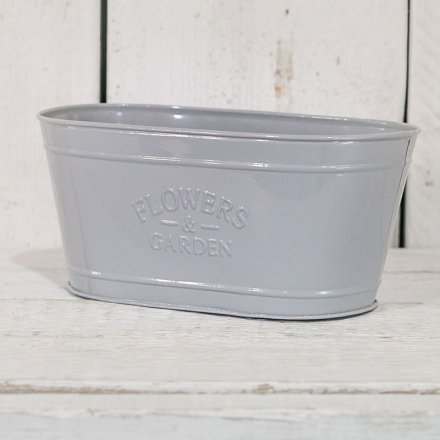  A chic inspired looking metal planter, finished in a grey gloss tone.