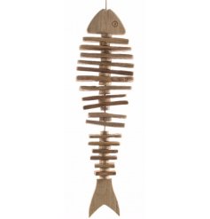  Bring a touch of the coastal feel to your home with this stylish driftwood hanging fish