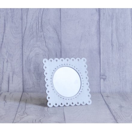 White Metal Scalloped Cut Out Round Photo Frame