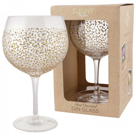 This beautifully hand finished Stemmed Gin Glass will make a gorgeous gift idea for anybody at christmas or birthdays 