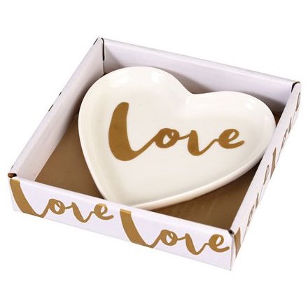  Keep any loose jewellery safe with this smoothly finished heart shaped porcelain trinket dish 