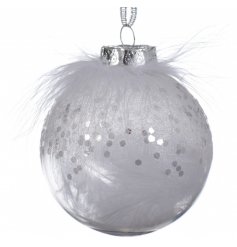Bring a Winter Luxe tone to any Glitz inspired Christmas tree with this beautifully decorated shatterproof bauble 