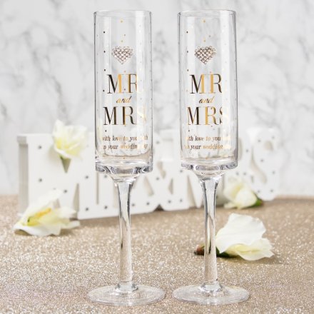  This beautiful set of sleek flute glasses will be sure to make a lovely gift idea for any newly wed couple 
