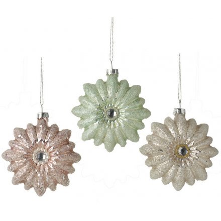 Bring a floral decal to your christmas tree this year with this beautiful set of glass hanging flower decorations