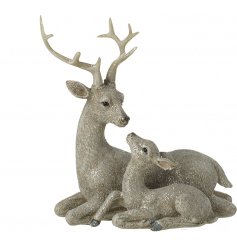 Bring a beautiful rustic woodland touch to your home decor or displays with this sweetly designed Deer and Fawn ornament