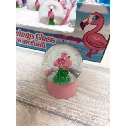  A fun assortment of mini water balls filled with sparkling glitter and fabulous flamingos! 