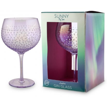   A gorgeous, long stemmed Gin Glass featuring a dewdrop effect decal and a charming lilac tint 