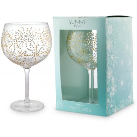 Bring a touch of Luxury to your toasts this Christmas season with this beautifully decorated tall stemmed Gin Glass
