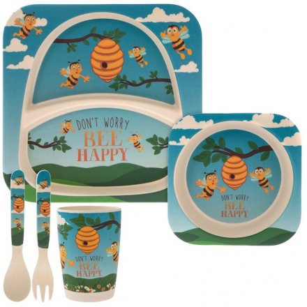  Covered in little yellow bees, this blue and green toned dinner set for children will be sure to make meal time fun! 