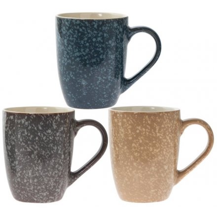 A sleek assortment of neutral toned mugs with an added Mercury Splash effect 