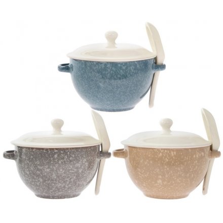  A sleek assortment of neutral toned soup bowls and spoons with an added Mercury Splash effect 