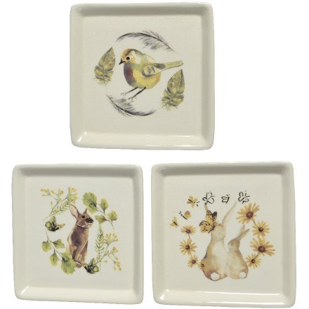  A beautiful assortment of finely detailed porcelain plates, delicately finished with a Vintage Easter inspired decal 