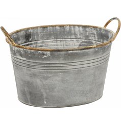 Add some rustic character and charm to the home and garden with this oval galvanised metal planter.