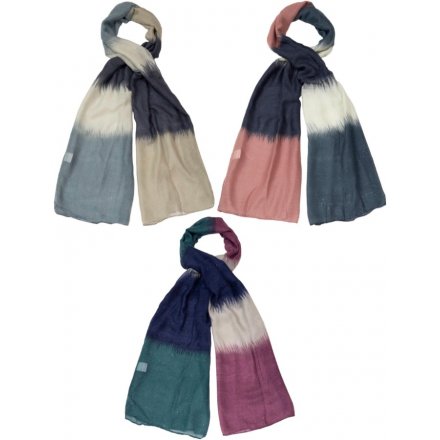 An assortment of 3 ombre scarves in pretty neutral colours. Each has a glitter finish, adding a touch of sparkle