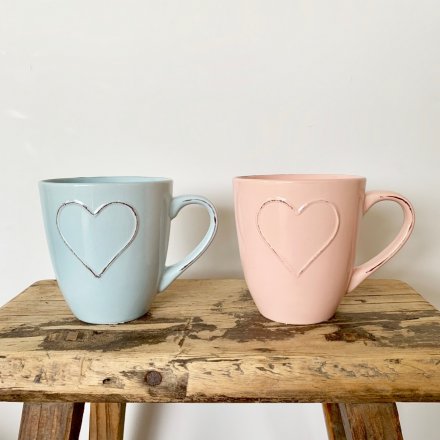  Bring a shabby chic tone to your home with this stylish assortment of pastel coloured jumbo mugs 
