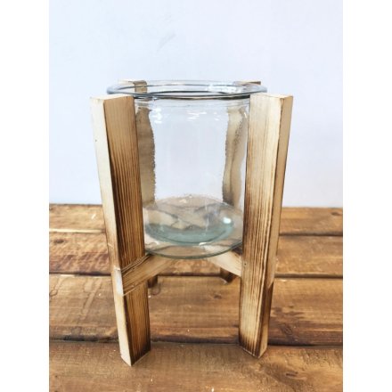 Stay on trend with this chic and stylish candle holder with wooden framework.