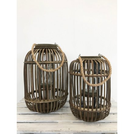 Stay on trend with this natural wooden lantern with chunky rope handle.