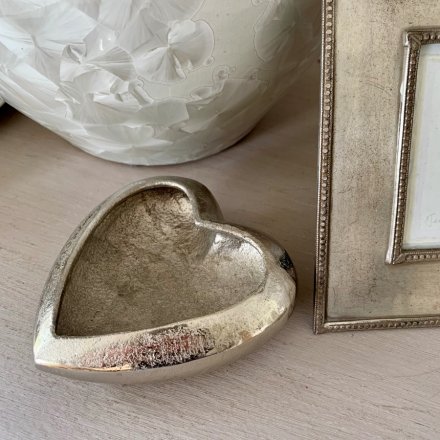 A stylish silver aluminium heart dish with a hammered finish. A chic gift item and interior accessory. 