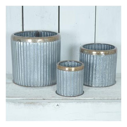 Set of 3 Ribbed Rustic Planter 