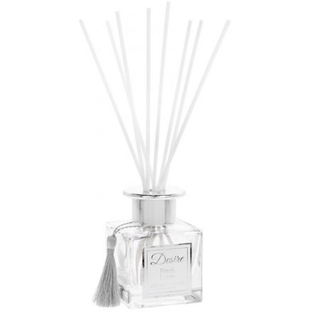 A beautifully packaged reed diffuser with a classic fresh linen fragrance.
