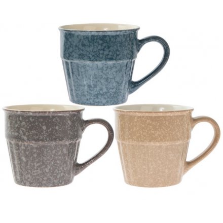 Enjoy your morning brew in this stylish glazed mug in classic earthenware colours. A lovely gift item.