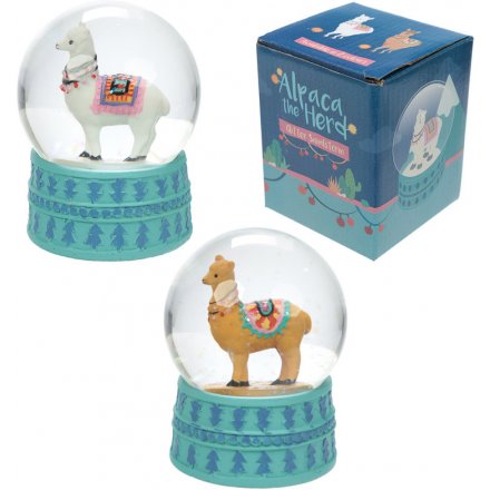 Give these quirky waterballs a shake and watch as the colourful Alpacas stand within a swirling Sandstorm 