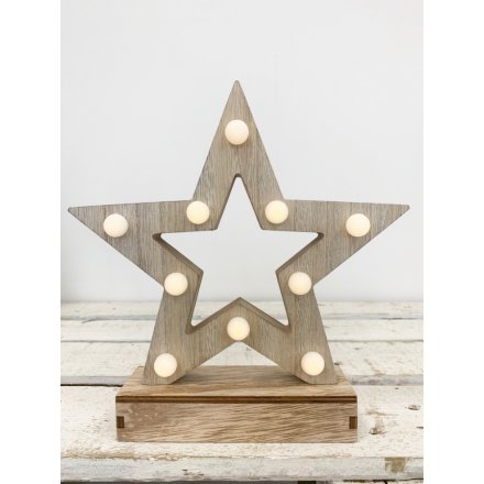  Bring a cozy glow to any home space with this charming natural toned wooden star with fitted LED lights 