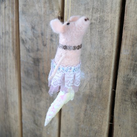 Add a glamorous touch to your tree decor this Christmas with this fabulous little felt piggy