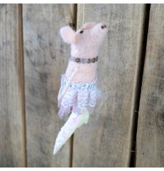  Add a glamorous touch to your tree decor this Christmas with this fabulous little felt piggy