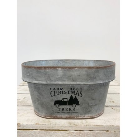 A rustic style metal planter with a Farm Fresh design. Ideal for seasonal plants, hampers and decorations.