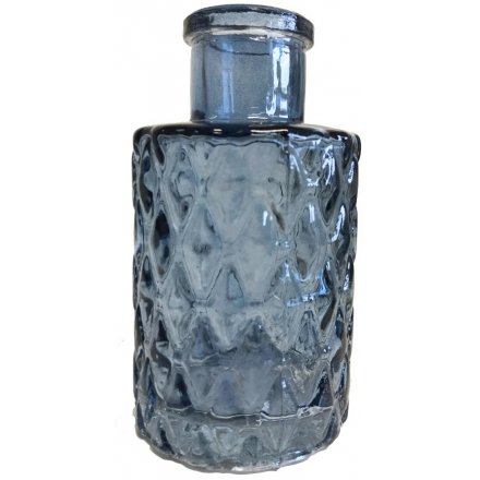  A small sized glass bottle set in a charming blue tone and complimented by a diamond ridged decal 