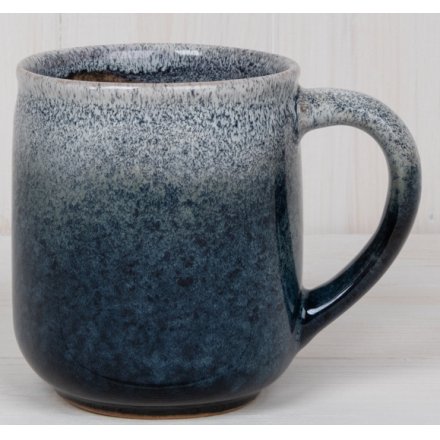 this small Stoneware Mug is part of a stylish Kitchenware Range, sure to add a splash of colour to any theme 