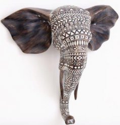  Bring a hint of the African Plains to any home interior with this gorgeously decorated Ornamental Wall Bust 