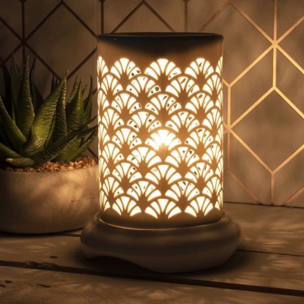  A gorgeously simple white toned Electric Wax Burner featuring a beautiful Art Deco cut decal 
