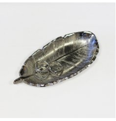 Classic feather shaped trinket dish made from silver aluminium. Approx size 12.5 x 11 x 1 cm