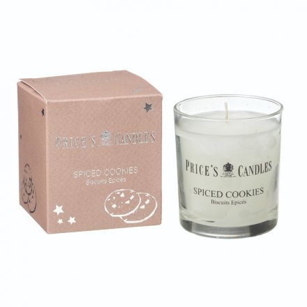 A fine quality scented candle with notes of sweet vanilla and warming nutmeg 