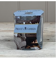 Wrap yourself up in the heavenly aroma of this Cosy Nights scented candle jar. 