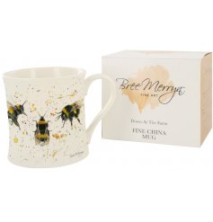  Printed with a fuzzy bumblebee decal, this fine china mug is sure to add a splash of colour to any kitchen 