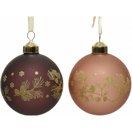 A beautiful mix of matte brown baubles covered with a charming golden glitter pine branch design 