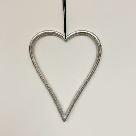  A decorative hanging heart accessory perfect for placing in any home! 