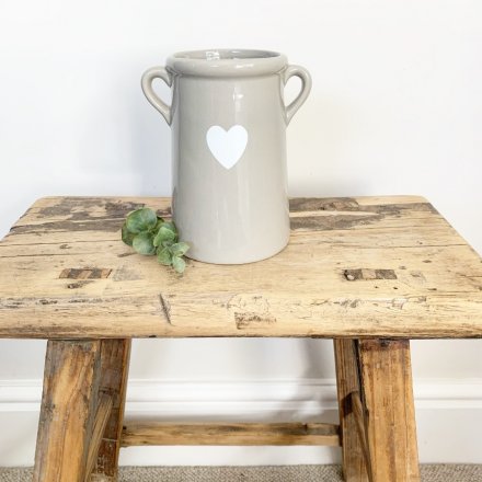 A chic medium sized pot with twin ears. Complete with a pretty white heart decoration.